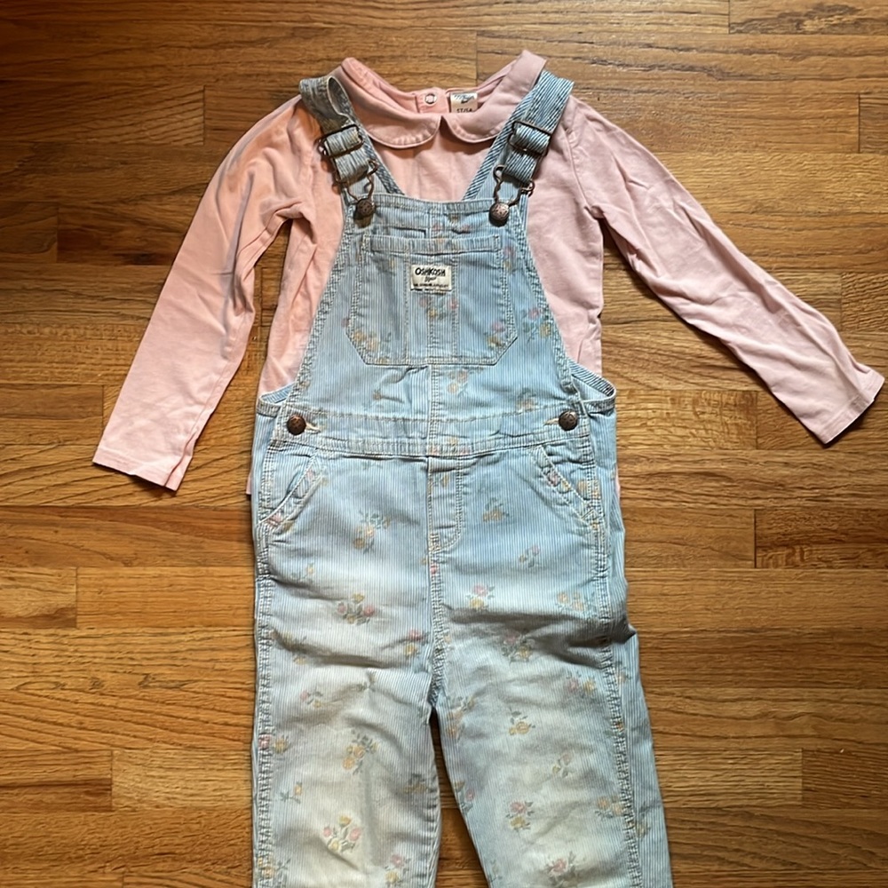 Adorable Oshkosh pinstripe girl overalls, with Peter pan collar long sleeve, 5T.